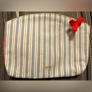 FREE w/$45 purchase || Ipsy makeup bag